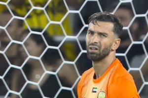 痛苦面具！不到60分钟0-5落后，37岁老门将帕特里西奥面部扭曲