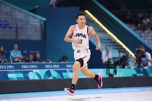 媒体人：富永启生能扔但不能持球主导进攻 日本&伊朗进四强都挺难