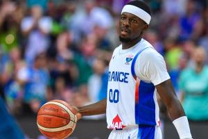 弗朗西斯科刷分引发争议！法国男篮主帅：他的最后一个进球很重要