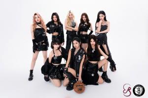 靓女来袭~NBA中国赛篮网vs太阳：篮网中国官方拉拉队正式亮相热舞