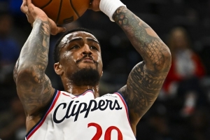 快船首秀！科林斯替补出战28分钟 12中6拿到14分7板1助1断1帽