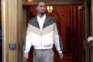 出发前往球馆！雷霆众将穿搭一览 今天亚历山大相当“朴素”