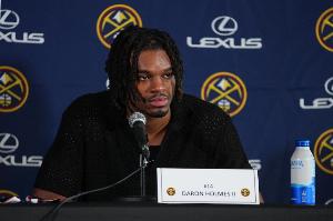 练练级！掘金将去年22号秀达龙-霍姆斯下放到发展联盟