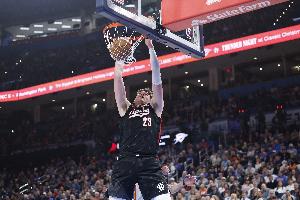 垃圾时间上克林根？王猛：克林根只比小杨大1岁 教练组要先培养他